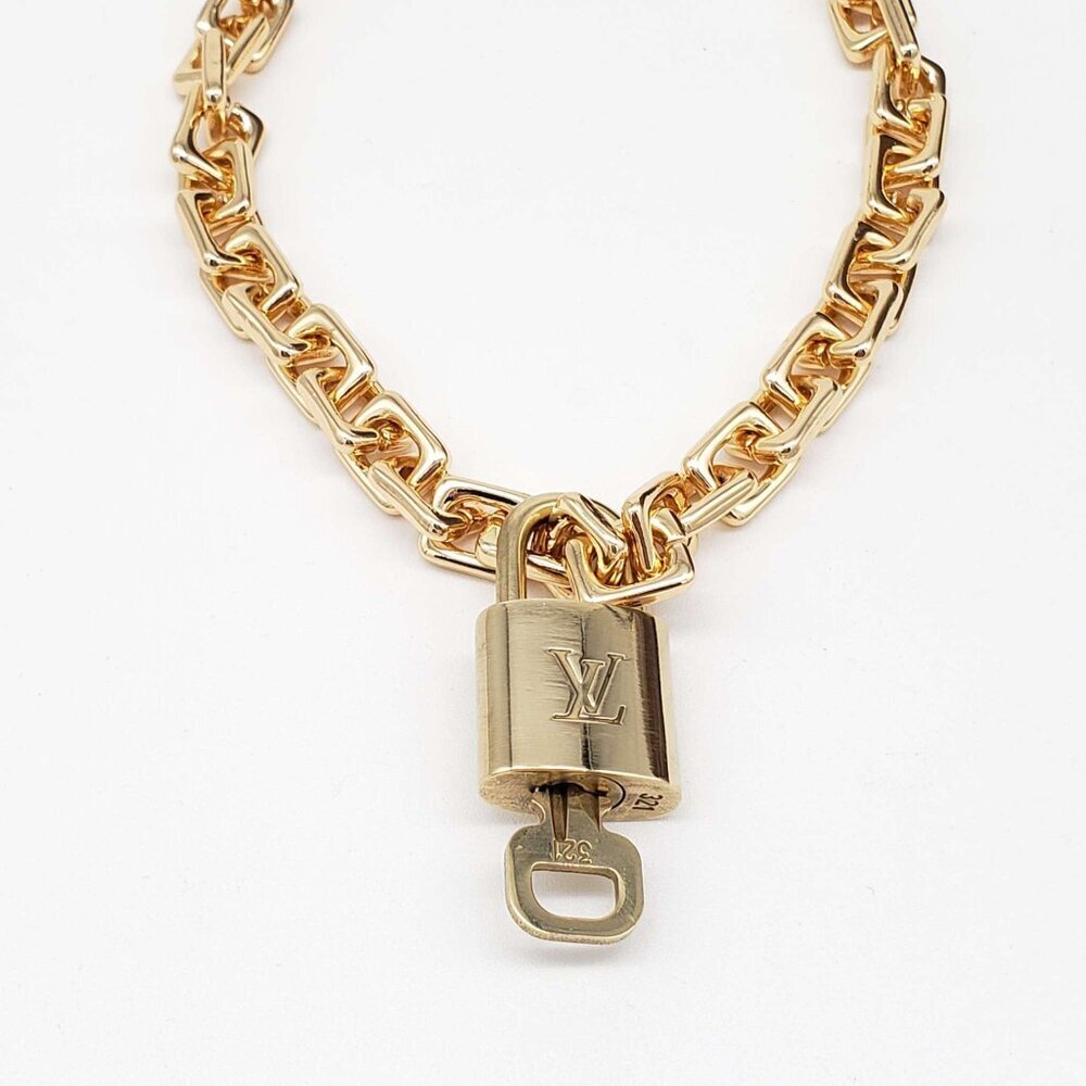 100% Auth Louis Vuitton Lock & Key with Unbranded Gold Plated Chain Necklace - Picture 4 of 9